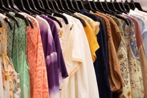 What Is The Reason Behind Why Retailers Turn Into Wholesale Clothing?